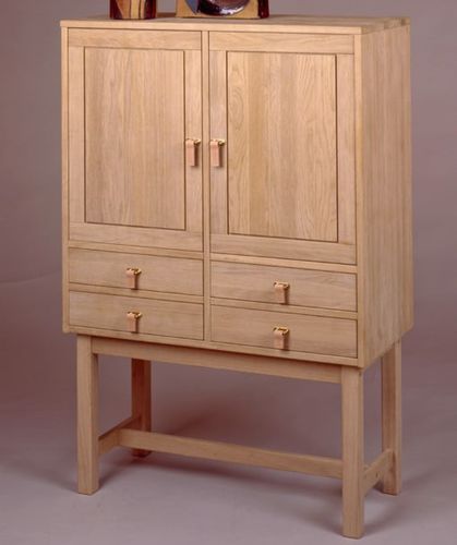 Buffet aparador de design escandinavo - 0180-1 - dyrlund - com pés altos / em carvalho / com gavetas