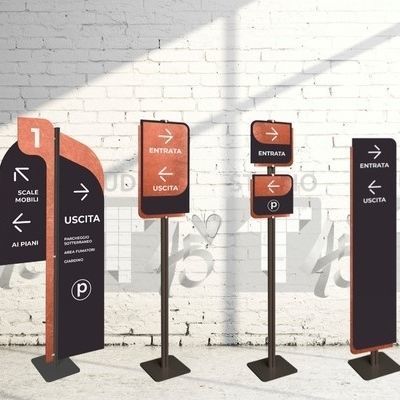 Totem de sinalização - CORTEN - STUDIO T - para espaço público / para edifício de uso público / para exposições