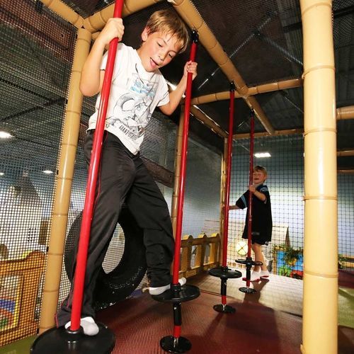 Gira-gira infantil - WOBBLE HOPPER  - Soft Play LLC - da linha comercial