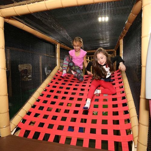 Estrutura para trepar para ambiente interno - PYRAMID RUN   - Soft Play LLC