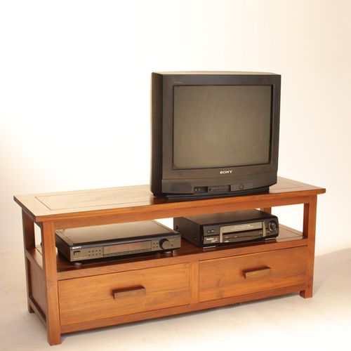 Rack de TV clássico - FTA CON TIR  - MATAHATI - em madeira