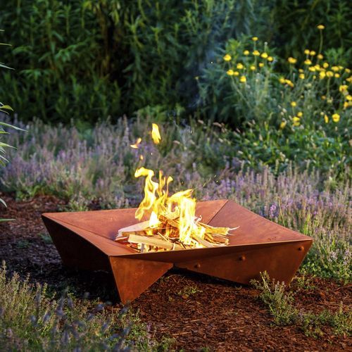 Braseiro de jardim a lenha - fluxus - keilbach design and products - em aço / quadrado / ferrugem