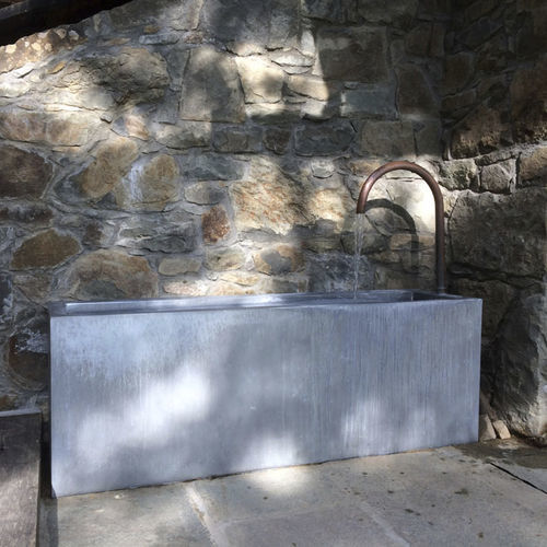Fonte de jardim - BASSIN MOUNTAIN - Tonton Zingueur - de piso / em zinco / contemporânea
