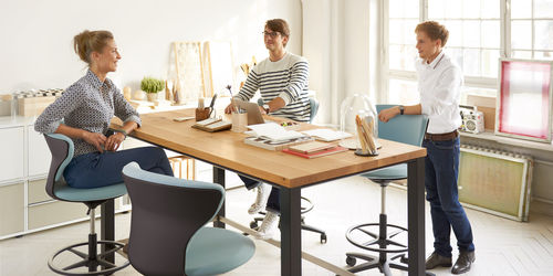 Mesa de trabalho contemporânea - TEMPTATION HIGH DESK - Sedus - em madeira / com base metálica / retangular