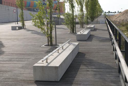 Bicicletário de piso - SOLTAS : STADIUM - A Amop Synergies - para espaço público / em aço inoxidável / em concreto