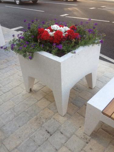 Floreira em concreto - LORD: Planters - A Amop Synergies - quadrada / contemporânea / para espaço público
