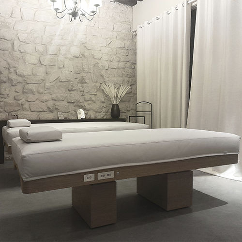 Mesa de massagem elétrica - S_01 - AKT GROUP - em madeira / em couro ecológico / aquecedora