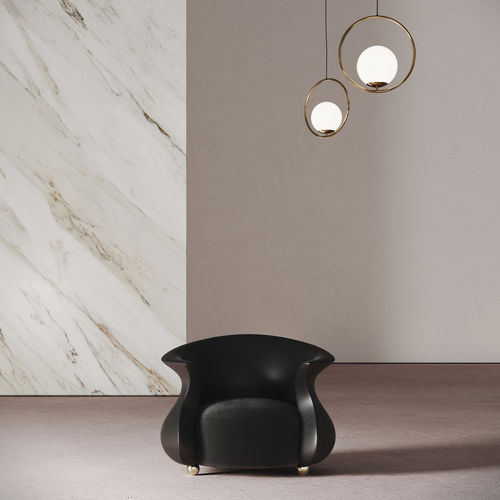 Poltrona contemporânea - AMPHORA - DESFORMA - em tecido / em couro / da linha comercial
