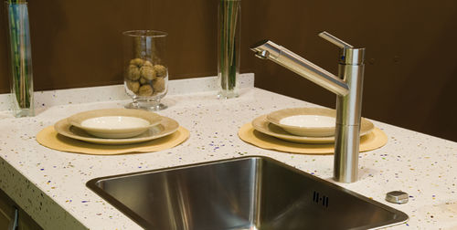 Tampo de bancada em compósito de quartzo - VENECIA - COMPAC The Surfaces Company - para cozinha