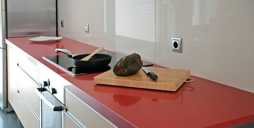 Tampo de bancada em compósito de quartzo - PASSION  - COMPAC The Surfaces Company - para cozinha / de borda reta