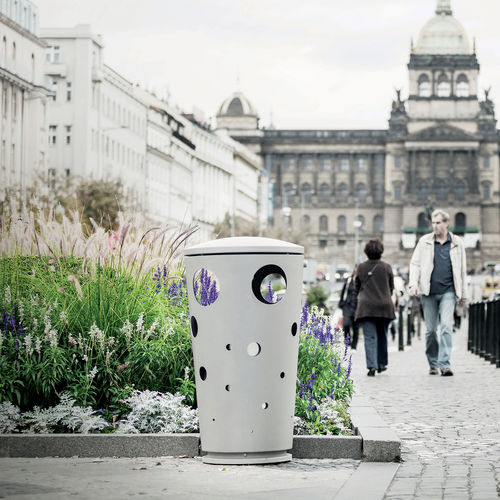 Lixeira pública - SWISSBIN - mmcité street furniture - em aço galvanizado / com tampa / para ambiente externo