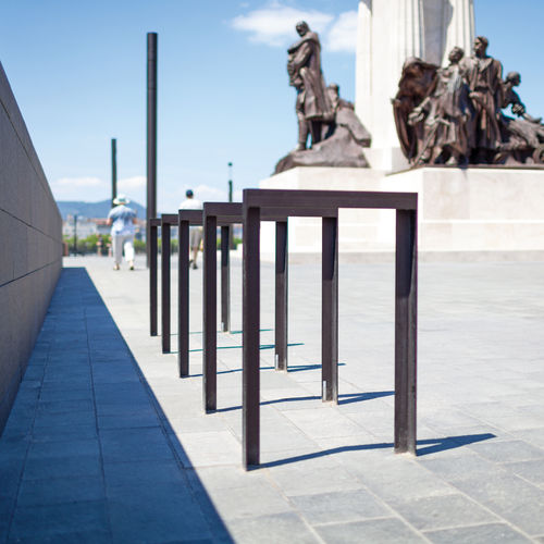 Bicicletário de piso - LOTLIMIT - mmcité street furniture - para espaço público / em aço galvanizado / da linha comercial