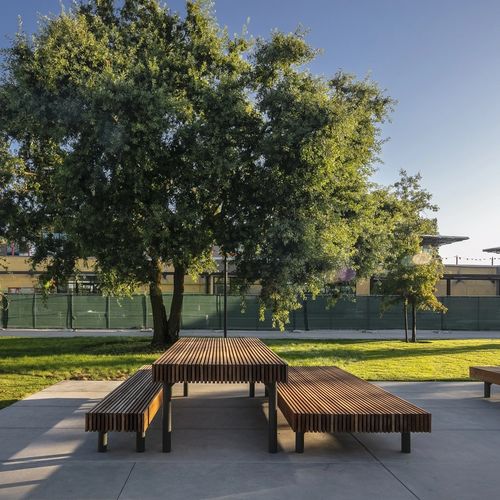 Mesa de piquenique contemporânea - WOODY - mmcité street furniture - em madeira de lei / com base em aço galvanizado / retangular