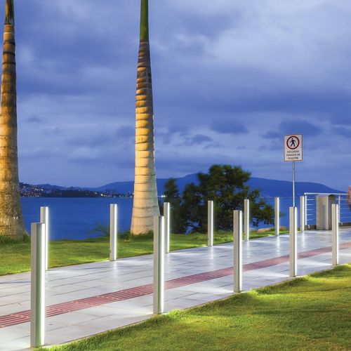 Poste balizador de iluminação para espaços públicos - ELIAS - mmcité street furniture - contemporâneo / em aço / de LED