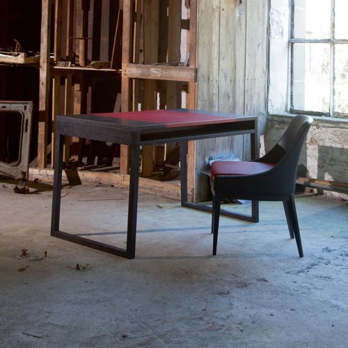 Mesa secretária de piso - MONTSOREAU - Duvivier - contemporânea / em carvalho / em couro
