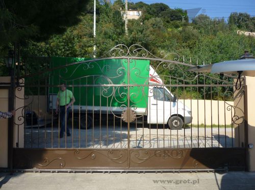 Portão de abrir - BIO 4 - GROT - em ferro forjado / com barras / da linha residencial