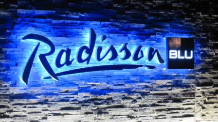 Letreiro comercial - RADISSON BLU  - Signo