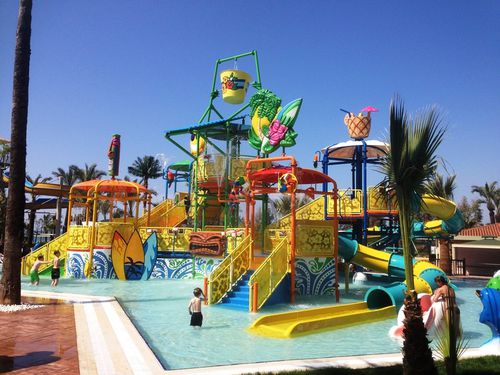 Estrutura lúdica para parque aquático - B6 - Polin Waterparks - em material plástico