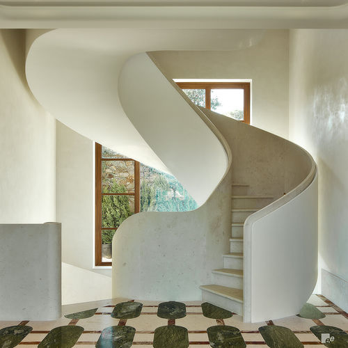 Escada de gama alta - PIERRE PLANTÉE, SAINT-TROPEZ - EeStairs - helicoidal / com degraus em mármore / da linha residencial