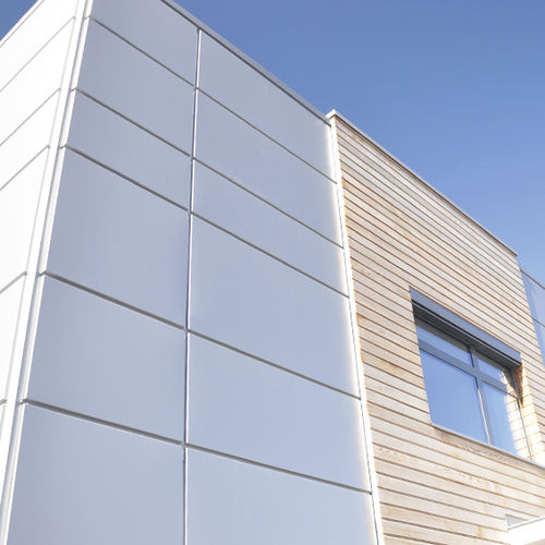 Revestimento de fachada em painéis - BLUETEK COMPOSITE - Adexsi - em réguas / em alumínio / liso