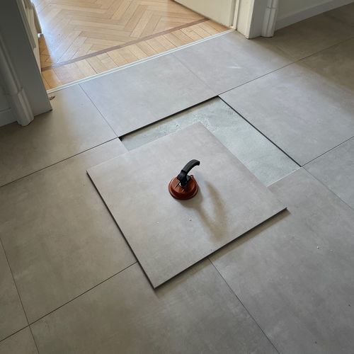 Piso elevado em grés porcelanato - SOLOGRES - PETRAL - de alta resistência / para ambiente interno / da linha comercial