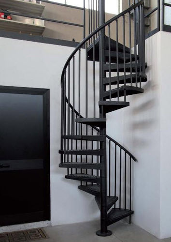 Escada em caracol - MUGHETTO - New Living srl - com degraus em metal / com estrutura metálica / para ambiente externo