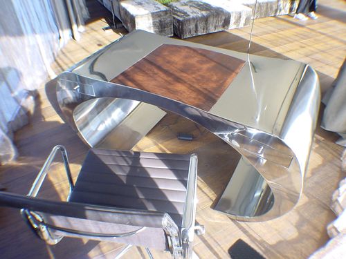 Mesa secretária de design original - WAIST_CLASSIC - ICI ET LA - em aço inoxidável polido / em couro / sob medida