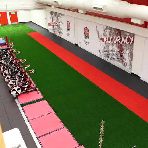 Piso esportivo para ambiente interno - SPORTEC® UNI classic sandwich  - KRAIBURG Relastec GmbH & Co. KG - de borracha reciclada / sintético / da linha comercial