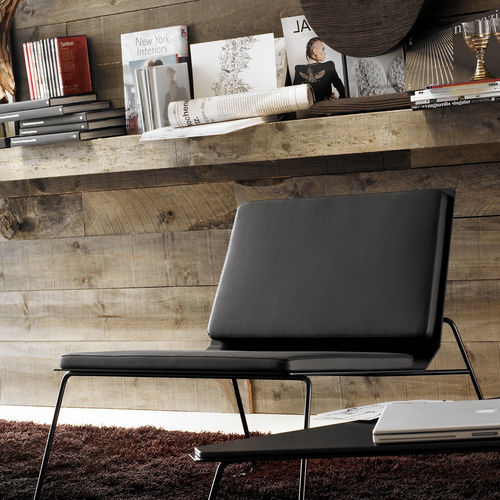 Cadeira contemporânea - TOM - Forma 5 - para ambiente interno / em couro / com base metálica