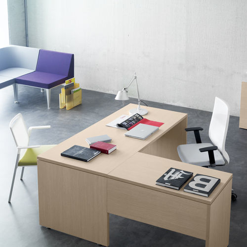 Mesa secretária contemporânea - BLOK - Forma 5 - em madeira / de canto / com base formada por painéis