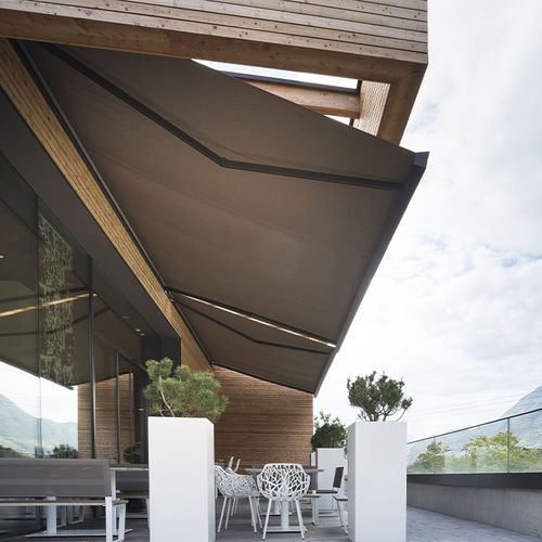 Toldo reto com box - QUBICA PLUMB - KE Outdoor Design - manual / da linha comercial / para pátio