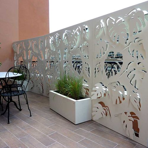 Cerca de ocultação em painéis - MONSTERA  - Logical Space design - em alumínio / em aço Corten / efeito muxarabi