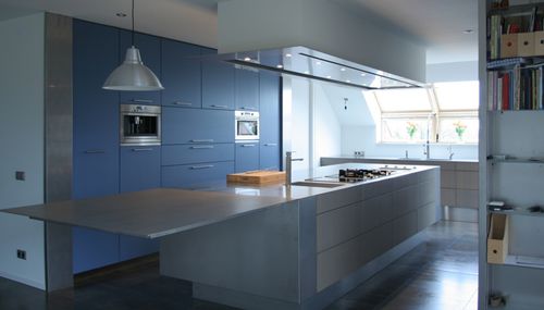 Cozinha contemporânea - MALAWA - ABK InnoVent - em aço inoxidável / com ilha / com pegas