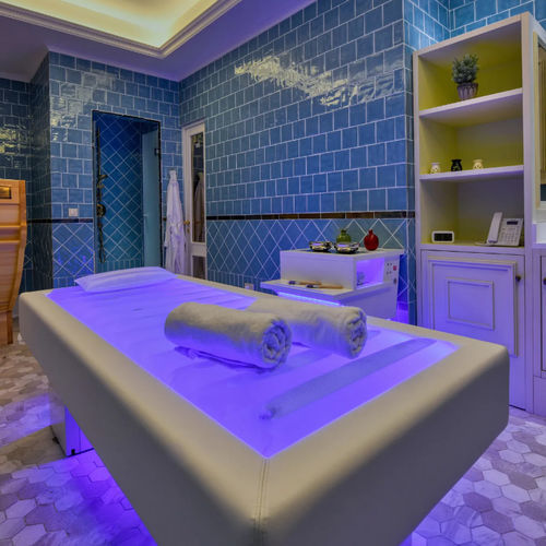 Mesa de massagem hidráulica - SALUS - Iso Benessere® - elétrica / em couro ecológico / por via úmida