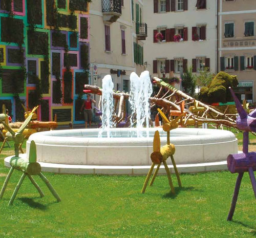 Fonte pública - GIRASOLE  - BELLITALIA - de piso / em pedra reconstituída / contemporânea