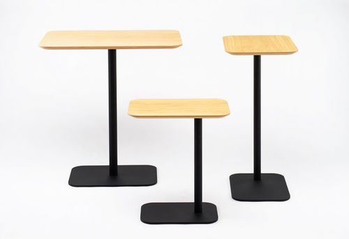 Mesa lateral contemporânea - MG   - De Vorm - em carvalho / em MDF / em aço