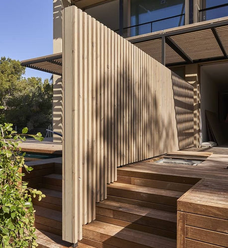 Cerca de réguas - Grupo GUBIA - residencial / em madeira / reta