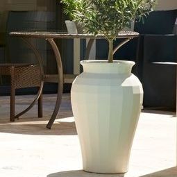 Vaso de jardim em polietileno - AMPHORE - Qui est Paul - da linha residencial