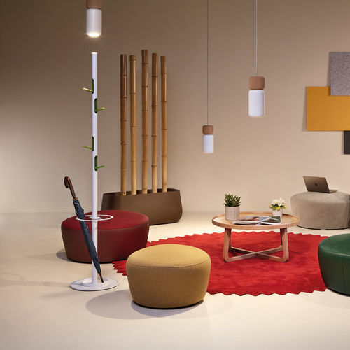 Cabideiro de piso - TORINO - Made Design Barcelona - contemporâneo / em chapa / da linha comercial