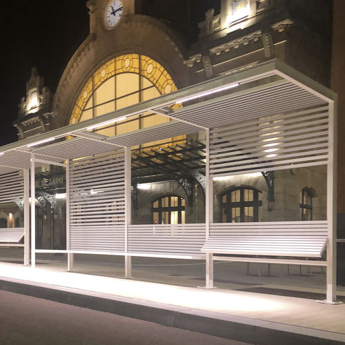 Abrigo de ônibus em vidro - MARQUESINA HABANA - URBADIS Microarquitectura - em aço / com banco