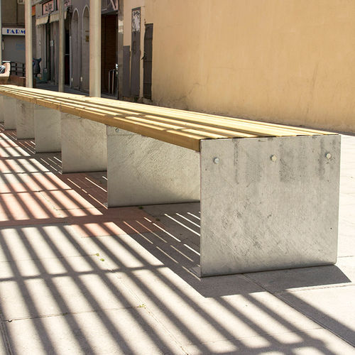 Banco para espaço público design - PLEC LINE - URBADIS Microarquitectura - em madeira / modular / sob medida