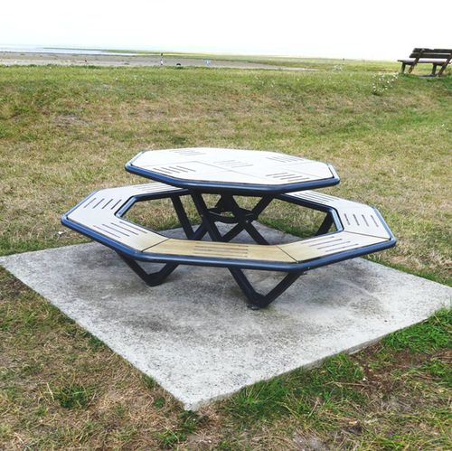 Mesa de piquenique contemporânea - XENIX - NORCOR MOB.URBAIN - em HPL / com base metálica laqueada / octogonal