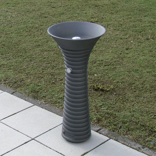 Bebedouro para ambiente externo - COMENDADOR - LARUS DESIGN - em aço / em ferro fundido / para espaço público
