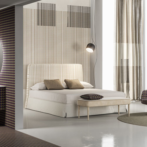 Cama de casal - Gautier - Momenti - contemporânea / com cabeceira estofada / em tecido