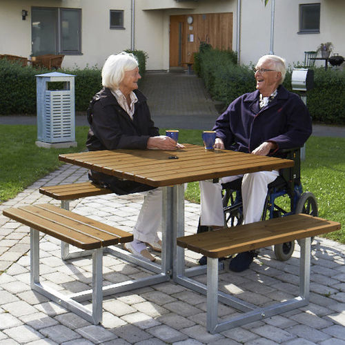 Mesa de piquenique contemporânea - SKAGEN  - HAGS Aneby AB - em pinho / em aço / em polietileno