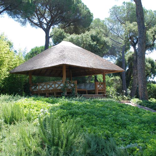 Gazebo em teca - KINGDOM - HONEYMOON - com cobertura de colmo