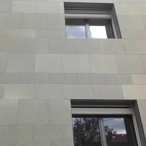 Revestimento de fachada em painéis - GREY SAND - Balfin srl - em arenito / polido / efeito pedra