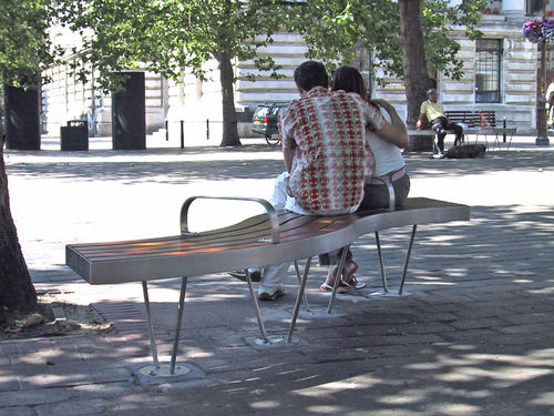 Banco para espaço público contemporâneo - GUILDHALL SQUARE, PORTSMOUTH - Factory Street Furniture - em madeira / em aço inoxidável / com encosto