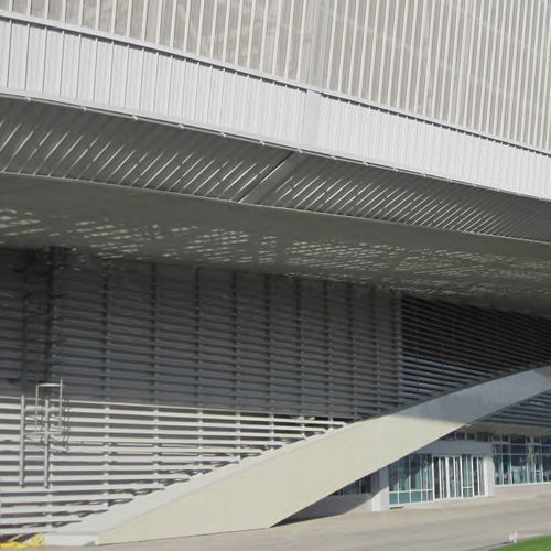 Brise em alumínio - ADLER ICE SCATING ARENA  - Arconic Architectural Products SAS, Merxheim/Frank - para fachada / vertical / horizontal