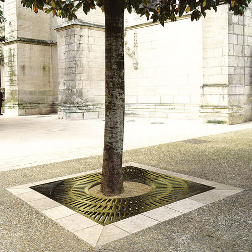 Grelha arvoreira quadrada - COMTI - Concept Urbain - em ferro fundido / em aço galvanizado